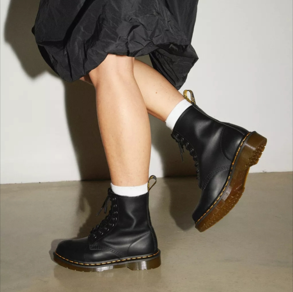 Dr. Martens | 1460 Women's Smooth Leather Lace Up Boots | Black | Size 9